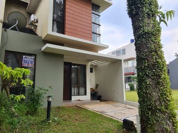 Disewakan Rumah Cluster Fiore  Foresta BSD City Tangerang Semi Furnished Bagus Nyaman Siap Huni Lokasi Strategis