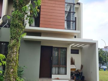 Disewakan Rumah Cluster Fiore  Foresta BSD City Tangerang Semi Furnished Bagus Nyaman Siap Huni Lokasi Strategis
