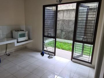 Disewakan Rumah Cluster Fiore  Foresta BSD City Tangerang Semi Furnished Bagus Nyaman Siap Huni Lokasi Strategis