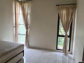 Disewakan Rumah Cluster Fiore  Foresta BSD City Tangerang Semi Furnished Bagus Nyaman Siap Huni Lokasi Strategis