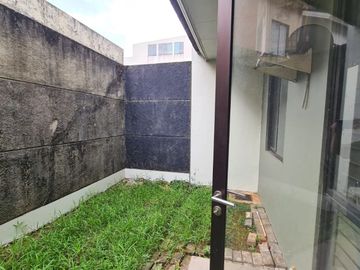Disewakan Rumah Cluster Fiore  Foresta BSD City Tangerang Semi Furnished Bagus Nyaman Siap Huni Lokasi Strategis
