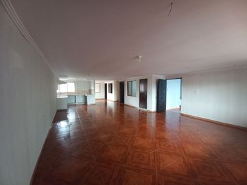 CASA RENTERA DE 7 DEPARTAMENTOS EN EL SECTOR DE LA AV. DE LOS MIGRANTES