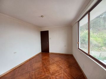 CASA RENTERA DE 7 DEPARTAMENTOS EN EL SECTOR DE LA AV. DE LOS MIGRANTES