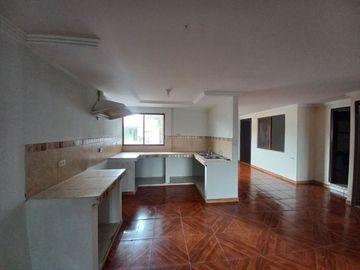 CASA RENTERA DE 7 DEPARTAMENTOS EN EL SECTOR DE LA AV. DE LOS MIGRANTES
