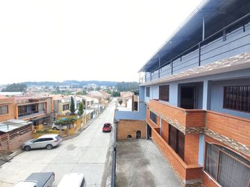 CASA RENTERA DE 7 DEPARTAMENTOS EN EL SECTOR DE LA AV. DE LOS MIGRANTES