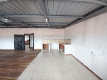 CASA RENTERA DE 7 DEPARTAMENTOS EN EL SECTOR DE LA AV. DE LOS MIGRANTES