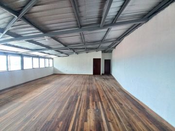 CASA RENTERA DE 7 DEPARTAMENTOS EN EL SECTOR DE LA AV. DE LOS MIGRANTES