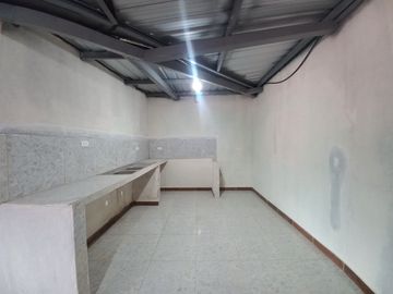 CASA RENTERA DE 7 DEPARTAMENTOS EN EL SECTOR DE LA AV. DE LOS MIGRANTES