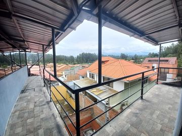 CASA RENTERA DE 7 DEPARTAMENTOS EN EL SECTOR DE LA AV. DE LOS MIGRANTES
