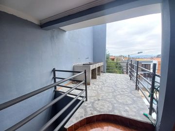 CASA RENTERA DE 7 DEPARTAMENTOS EN EL SECTOR DE LA AV. DE LOS MIGRANTES