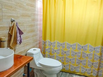 🏠León Propiedades vende moderna casa estilo mediterraneo en sector Cuyuncavi Alto🏠