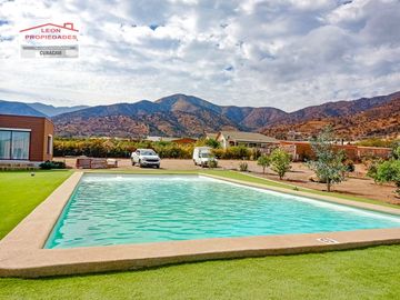 🏠León Propiedades vende moderna casa estilo mediterraneo en sector Cuyuncavi Alto🏠