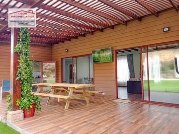 🏠León Propiedades vende moderna casa estilo mediterraneo en sector Cuyuncavi Alto🏠