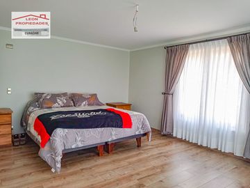 🏠León Propiedades vende moderna casa estilo mediterraneo en sector Cuyuncavi Alto🏠