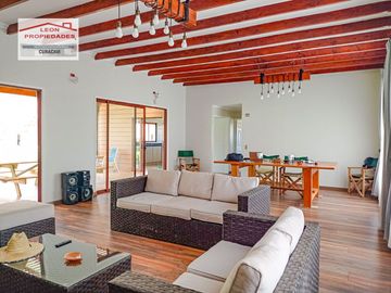 🏠León Propiedades vende moderna casa estilo mediterraneo en sector Cuyuncavi Alto🏠