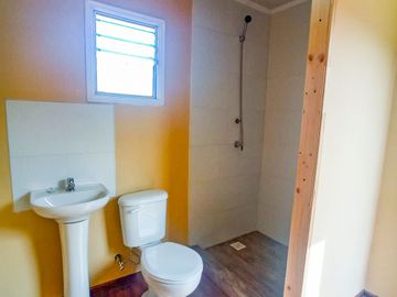 🏠León Propiedades vende moderna casa estilo mediterraneo en sector Cuyuncavi Alto🏠