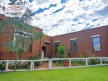 🏠León Propiedades vende moderna casa estilo mediterraneo en sector Cuyuncavi Alto🏠
