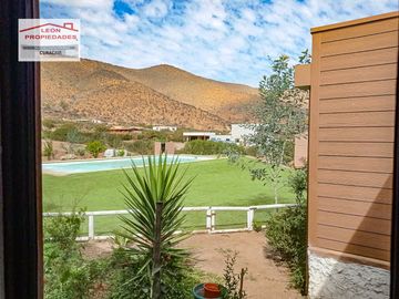 🏠León Propiedades vende moderna casa estilo mediterraneo en sector Cuyuncavi Alto🏠