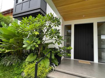 FOR SALE: BRAND NEW MODERN HOUSE IN AYALA ALABANG