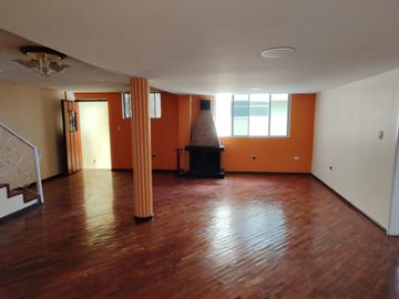 Vendo Casa rentera de 540M2: 5 departamentos y un local comercial, Conocoto, barrio Hospitalaria, Valle De Los Chillos