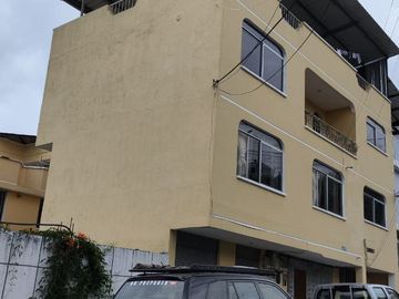 Vendo Casa rentera de 540M2: 5 departamentos y un local comercial, Conocoto, barrio Hospitalaria, Valle De Los Chillos
