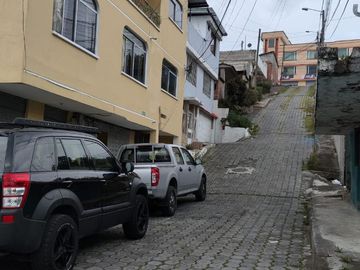 Vendo Casa rentera de 540M2: 5 departamentos y un local comercial, Conocoto, barrio Hospitalaria, Valle De Los Chillos