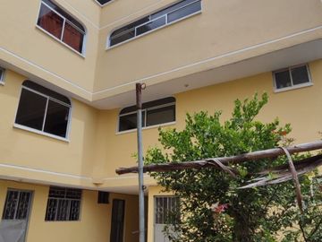 Vendo Casa rentera de 540M2: 5 departamentos y un local comercial, Conocoto, barrio Hospitalaria, Valle De Los Chillos
