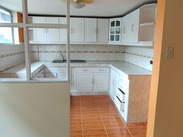 Vendo Casa rentera de 540M2: 5 departamentos y un local comercial, Conocoto, barrio Hospitalaria, Valle De Los Chillos