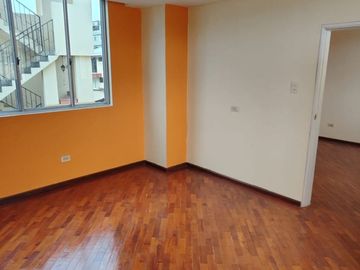 Vendo Casa rentera de 540M2: 5 departamentos y un local comercial, Conocoto, barrio Hospitalaria, Valle De Los Chillos