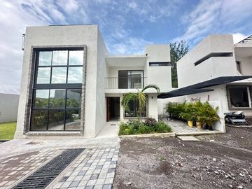 VENTA DE CASA EN CONDOMINIO OAXTEPEC, YAUTEPEC