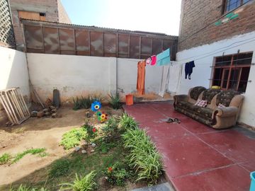 CASA EN VENTA COMO TERRENO 200 M2 ZONA A -  SAN JUAN DE MIRAFLORES
