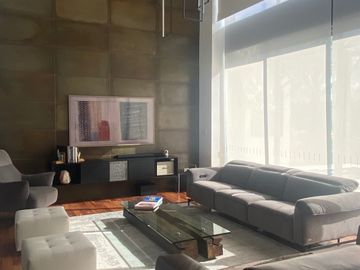 ESPECTACULAR CASA DE VENTA AMOBLADA, MODERNA CON HERMOSA VISTA EN URB EXCLUSIVA CUMBAYA (Sector Colegio Menor)