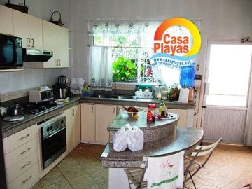 Casa grande y moderna de Venta en Playas Villamil, via a Data km 3.5