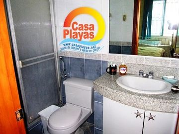 Casa grande y moderna de Venta en Playas Villamil, via a Data km 3.5