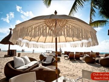 Condominio de lujo a 200 metros del mar, con club de playa, alberca, jacuzzi 100 metros de la Quinta Avenida, con servicios de hotel, concierge, amueb