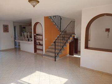 CASA EN CONDOMINIO CON VIGILANCIA EN BURGOS BUGAMBILIAS