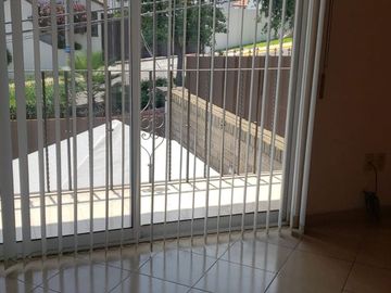 CASA EN CONDOMINIO CON VIGILANCIA EN BURGOS BUGAMBILIAS