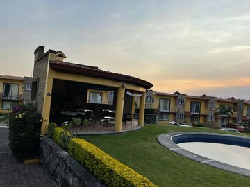 CASA EN CONDOMINIO CON VIGILANCIA EN BURGOS BUGAMBILIAS