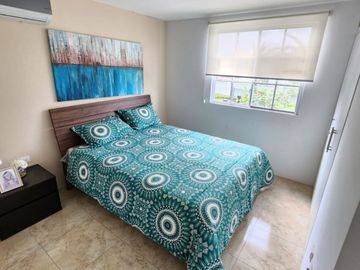 Venta de Casa en Urb. Casa Laguna, Aurora, Cerca del C.C Riocentro El Dorado
