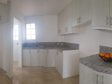 Venta de Casa en Urb. Casa Laguna, Aurora, Cerca del C.C Riocentro El Dorado