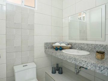 Venta de Casa en Urb. Casa Laguna, Aurora, Cerca del C.C Riocentro El Dorado