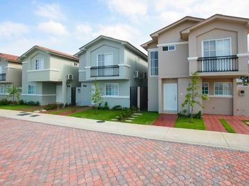 Venta de Casa en Urb. Casa Laguna, Aurora, Cerca del C.C Riocentro El Dorado