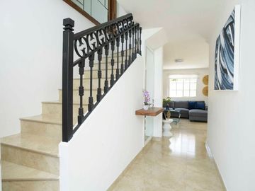 Venta de Casa en Urb. Casa Laguna, Aurora, Cerca del C.C Riocentro El Dorado
