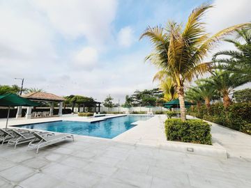 Venta de Casa en Urb. Casa Laguna, Aurora, Cerca del C.C Riocentro El Dorado