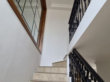 Venta de Casa en Urb. Casa Laguna, Aurora, Cerca del C.C Riocentro El Dorado