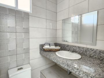 Venta de Casa en Urb. Casa Laguna, Aurora, Cerca del C.C Riocentro El Dorado