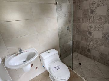 Venta de Casa en Urb. Casa Laguna, Aurora, Cerca del C.C Riocentro El Dorado