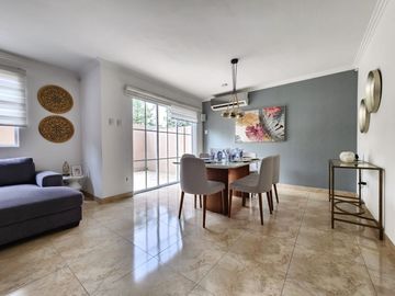 Venta de Casa en Urb. Casa Laguna, Aurora, Cerca del C.C Riocentro El Dorado