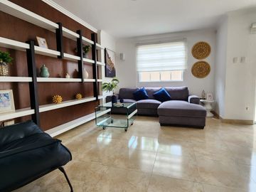 Venta de Casa en Urb. Casa Laguna, Aurora, Cerca del C.C Riocentro El Dorado