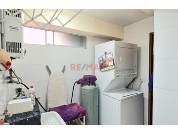 Venta!!! Exclusivo Flat En Av. Ayacucho A 1 Cuadra Del Parque Martinelli Y 2 Cuadras De La Av. Benavides- Santiago De Surco